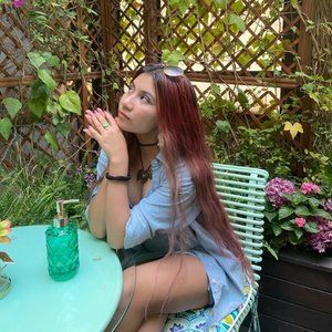 Meet your Posher, Valeria